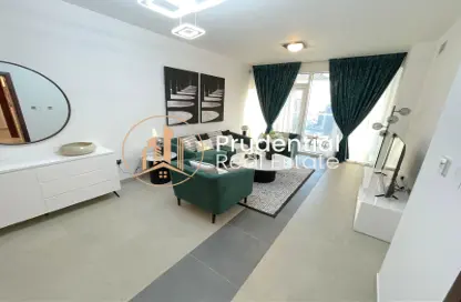 Living Room image for: Apartment - 1 Bedroom - 2 Bathrooms for rent in Y Tower Reem - Tamouh - Al Reem Island - Abu Dhabi, Image 1