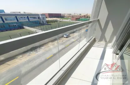 شقة - 2 غرف نوم - 3 حمامات للايجار في مجمع مويلح - تجارية مويلح - الشارقة