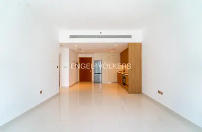 Apartment - 1 Bedroom - 1 Bathroom for sale in Beach Vista - EMAAR Beachfront - Dubai Harbour - Dubai