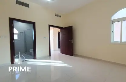 شقة - غرفة نوم - 2 حمامات للايجار في منطقة المحاربة - الكرامة - أبوظبي