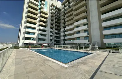 صورة لـ حوض سباحة شقة - 2 غرف نوم - 2 حمامات للبيع في عزيزي فاريشتا - الفرجان - دبي ، صورة رقم 1
