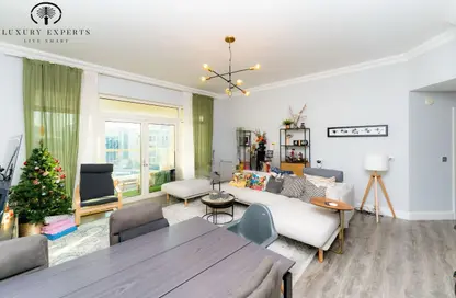 Apartment - 2 Bedrooms - 3 Bathrooms for sale in Al Msalli - Shoreline Apartments - Palm Jumeirah - Dubai