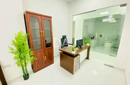 Office Space - Studio - 1 Bathroom for rent in Red Avenue - Al Garhoud - Dubai