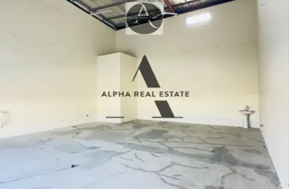 Warehouse - Studio - 1 Bathroom for rent in Al Sajaa - Sharjah