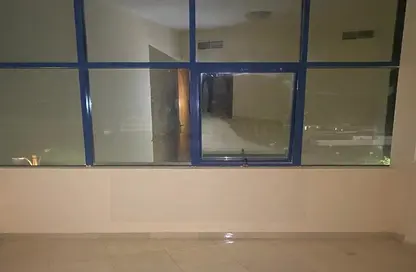 شقة - 3 غرف نوم - 2 حمامات للايجار في طريق كورنيش عجمان - عجمان
