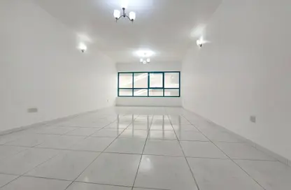 شقة - غرفة نوم - 2 حمامات للايجار في بناية وايت كراون - شارع الشيخ زايد - دبي