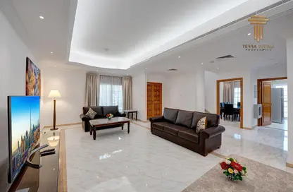 Living Room image for: Villa - 4 Bedrooms - 4 Bathrooms for rent in Mirdif - Dubai, Image 1