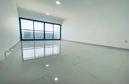 Apartment - 2 Bedrooms - 4 Bathrooms for rent in Airport Road - Abu Dhabi