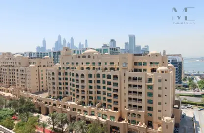Apartment - 4 Bedrooms - 5 Bathrooms for rent in Al Tamr - Shoreline Apartments - Palm Jumeirah - Dubai