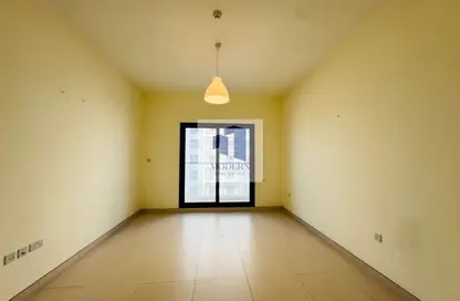 شقة - 2 غرف نوم - 3 حمامات للايجار في التلال 19 - ند الحمر - دبي