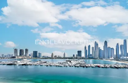 Apartment - 2 Bedrooms - 3 Bathrooms for sale in Marina Vista - EMAAR Beachfront - Dubai Harbour - Dubai