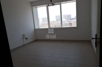 Empty Room image for: Apartment - 4 Bedrooms - 4 Bathrooms for rent in Madinat Zayed - Abu Dhabi, Image 1