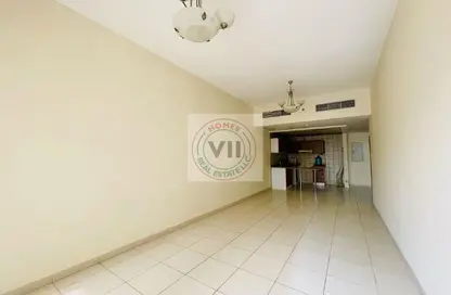 شقة - غرفة نوم - 2 حمامات للايجار في روز1 - حدائق الإمارات 1 - قرية جميرا الدائرية - دبي