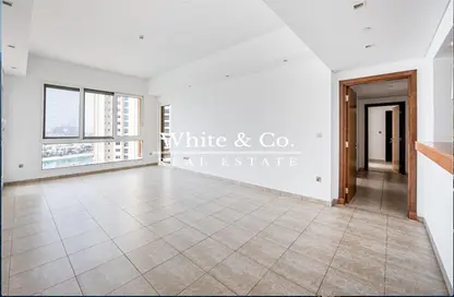Apartment - 3 Bedrooms - 3 Bathrooms for rent in Marina Residences 6 - Marina Residences - Palm Jumeirah - Dubai