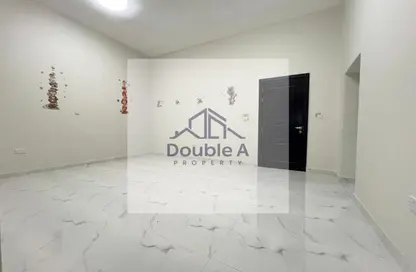 شقة - 4 غرف نوم - 3 حمامات للايجار في مدينة الرياض - أبوظبي
