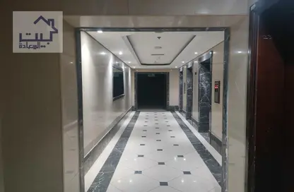 Apartment - 3 Bedrooms - 4 Bathrooms for rent in Corniche Tower - Ajman Corniche Road - Ajman