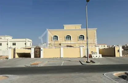 مجمع سكني - 5 غرف نوم - 7 حمامات للبيع في مدينة الرياض - أبوظبي