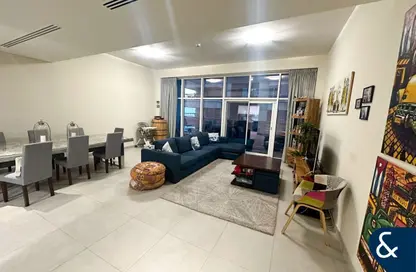 Apartment - 2 Bedrooms - 3 Bathrooms for sale in Marina Arcade Tower - Dubai Marina - Dubai