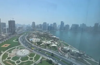 مكتب عمل جماعي - استوديو - 1 حمام للايجار في المجاز - الشارقة