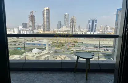 شقة - غرفة نوم - 2 حمامات للايجار في برج حمزة - مدينة دبي الرياضية - دبي