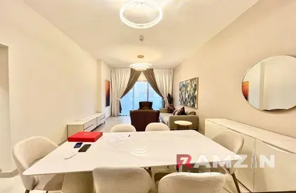 صورة لـ غرفة المعيشة / غرفة الطعام شقة - 2 غرف نوم - 4 حمامات للايجار في إليجانز من الدانوب - قرية الجميرا سركل - دبي ، صورة رقم 1