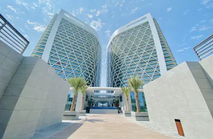 Apartment - 2 Bedrooms - 4 Bathrooms for rent in Water Front Tower A - Waterfront Residential Towers - Tourist Club Area - Abu Dhabi