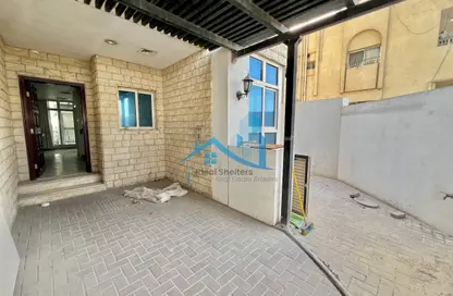 Villa - 2 Bedrooms - 3 Bathrooms for rent in Satwa Road - Al Satwa - Dubai
