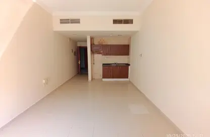Apartment - Studio - 1 Bathroom for rent in Al Qulaya'ah - Al Sharq - Sharjah