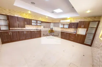 Kitchen image for: Villa - 7 Bedrooms for rent in Shakhbout City - Abu Dhabi, Image 1