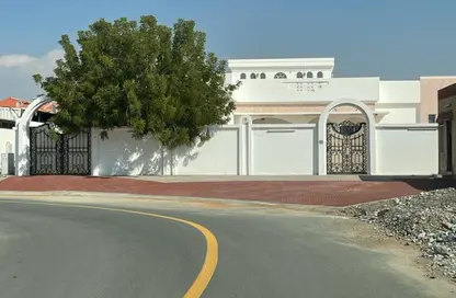 Villa - 4 Bedrooms - 5 Bathrooms for rent in Seih Al Burairat - Ras Al Khaimah