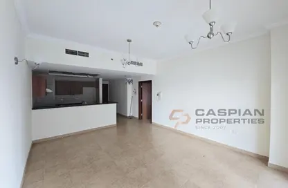 شقة - غرفة نوم - 2 حمامات للايجار في جولف فيو ريزدنس - مدينة دبي الرياضية - دبي
