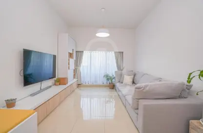 Living Room image for: Apartment - 1 Bedroom - 2 Bathrooms for sale in Bermuda Views - Dubai Sports City - Dubai, Image 1