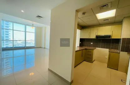 صورة لـ مطبخ شقة - غرفة نوم - 2 حمامات للايجار في دانة بو ظبي - أبوظبي ، صورة رقم 1