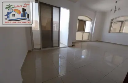 Apartment - 1 Bedroom - 2 Bathrooms for rent in Al Qulaya'ah - Al Sharq - Sharjah