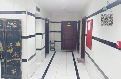 عمارة بالكامل - 8 غرف نوم - 8 حمامات للبيع في شارع الشيخ جابر الصباح - النعيمية - النعيمية - عجمان