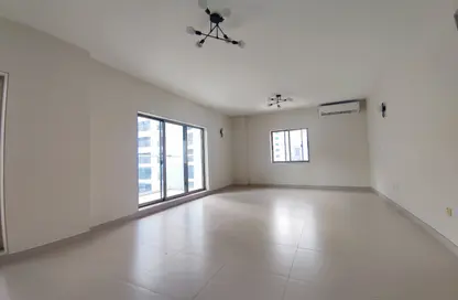 Apartment - 3 Bedrooms - 3 Bathrooms for rent in Al Muraqqabat - Deira - Dubai