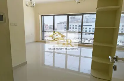 شقة - 2 غرف نوم - 3 حمامات للايجار في بناية الحمرية - بر دبي - دبي