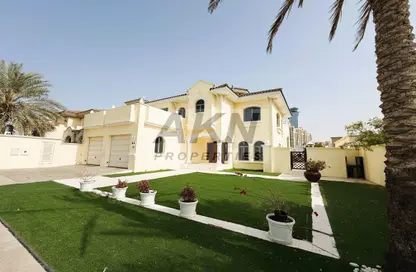 Villa - 4 Bedrooms - 5 Bathrooms for rent in Palm Jumeirah - Dubai