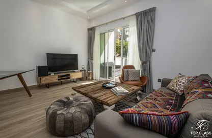 Living Room image for: Apartment - 1 Bedroom - 1 Bathroom for sale in Al Thayyal 4 - Al Thayyal - Greens - Dubai, Image 1