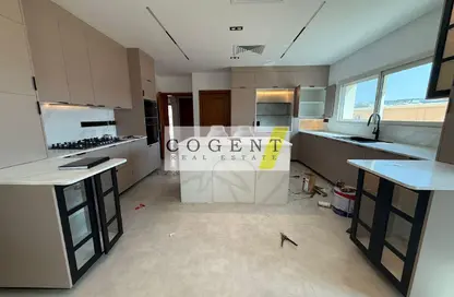 Villa - 5 Bedrooms - 6 Bathrooms for rent in Jumeirah 3 - Jumeirah - Dubai