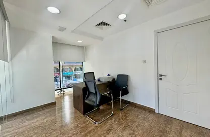 مكتب - استوديو - 2 حمامات للايجار في شارع حمدان - أبوظبي