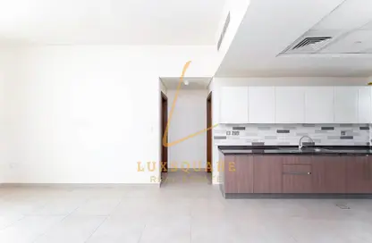 شقة - 2 غرف نوم - 3 حمامات للايجار في عزيزي بلازا - الفرجان - دبي