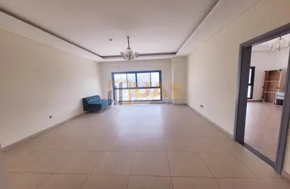 شقة - غرفة نوم - 2 حمامات للايجار في بناية الحضيبة - الضيافة - السطوة - دبي
