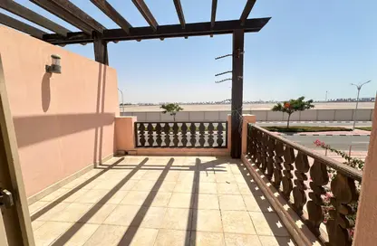 فيلا - 4 غرف نوم - 3 حمامات للايجار في تاون هاوسز قرية الحمرا - قرية الحمرا - رأس الخيمة