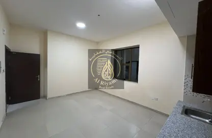 شقة - 1 حمام للايجار في مساكن كورنيش عجمان - طريق كورنيش عجمان - عجمان