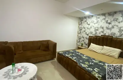 شقة - 1 حمام للايجار في طريق كورنيش عجمان - عجمان