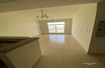 Apartment - 1 Bedroom - 2 Bathrooms for rent in Mazaya 23 - Queue Point - Dubai Land - Dubai