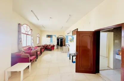 Apartment - 3 Bedrooms - 3 Bathrooms for rent in Al Ghail - Al Mutarad - Al Ain