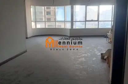 مكتب عمل جماعي - استوديو - 2 حمامات للايجار في برج المجاز - المجاز - الشارقة