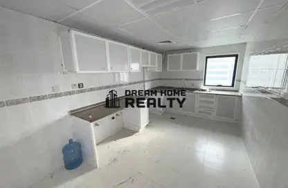 Apartment - 3 Bedrooms - 3 Bathrooms for rent in New Al Taawun Road - Al Taawun - Sharjah